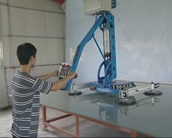 Glass Manipulator Handles Glass Easily